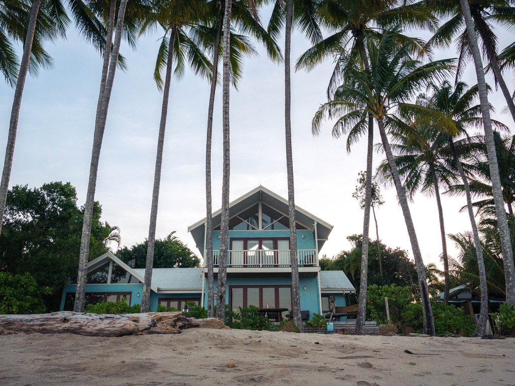 Newell Beach Newell Beach Caravan Park And Holiday Units Sits Like A